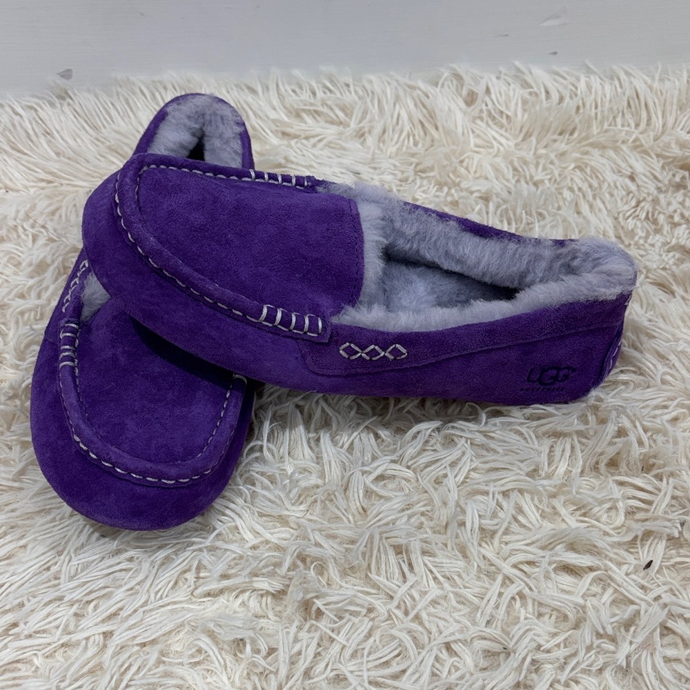 NWT UGG Purple Suede Moccasins - Picture 3 of 9